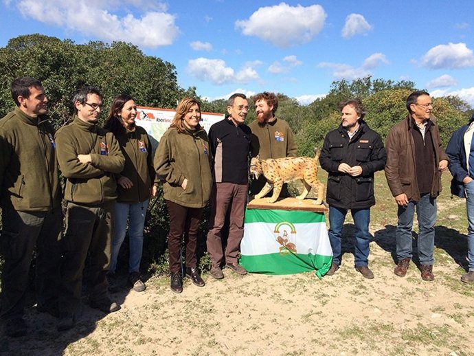 La presidenta de la Junta, Susana Díaz, en la suelta de un lince de Doñana. 