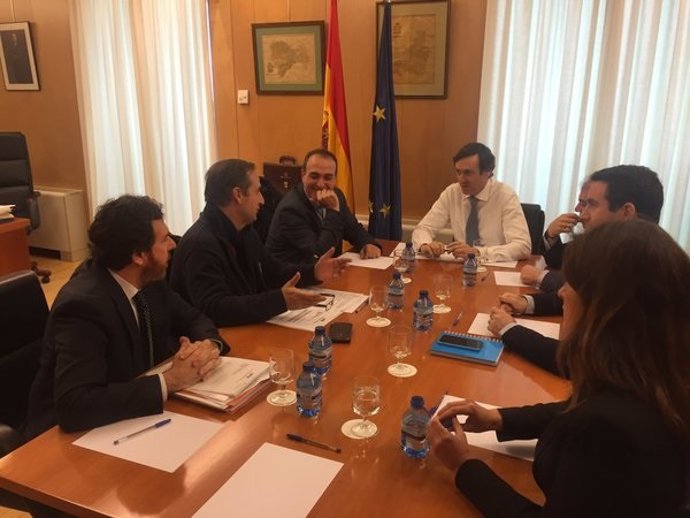 El PP se reúne con Fedetaxi