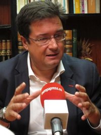 Óscar López recuerda que Besteiro no es un cargo público