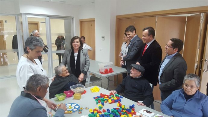 Sánchez Rubio visita la Unidad de Estancia Diurna de Baza