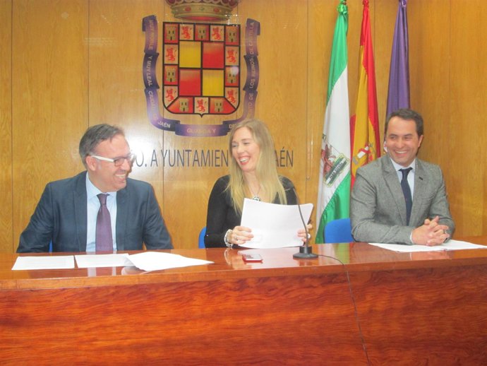 Imagen de archivo de los tres exediles de C's