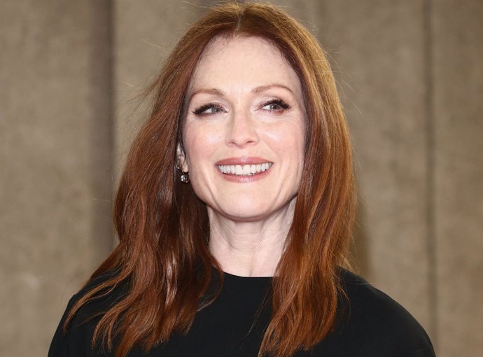  Julianne Moore 