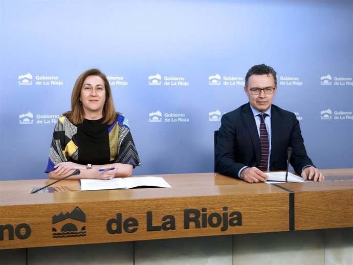 La portavoz del Gobierno y el consejero de Políticas Socciales en comparecencia