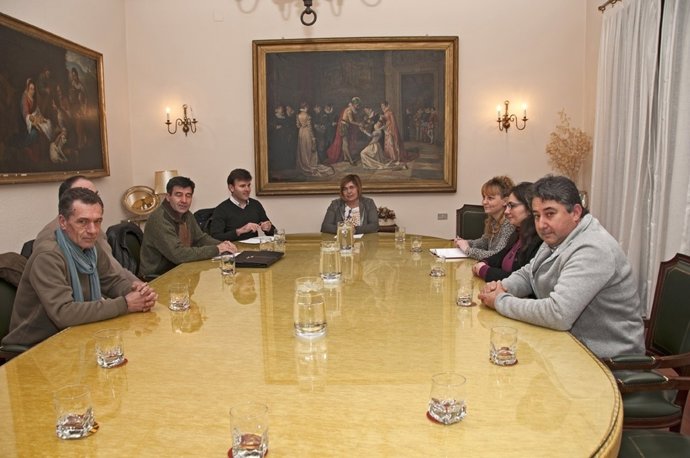 Reunión de Diputación de Cáceres con artesanos de la provincia