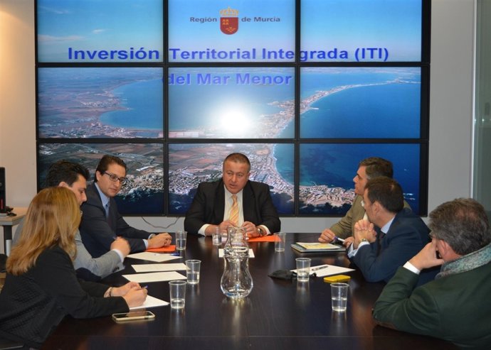 Bernabé en el centro de la imagen