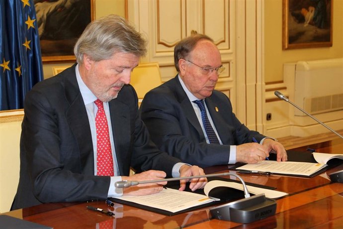 Firma convenios MEC y UIMP