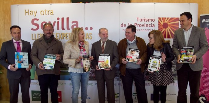 El presidente de la Diputación junto a empresarios