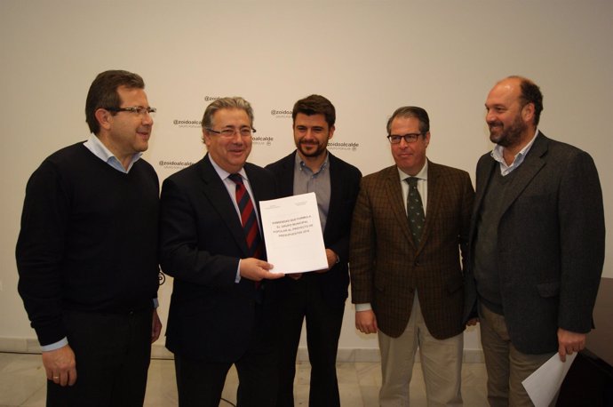 Alberto Díaz, Zoido, Beltrán Pérez, Serrano y Curro Pérez, en rueda de prensa