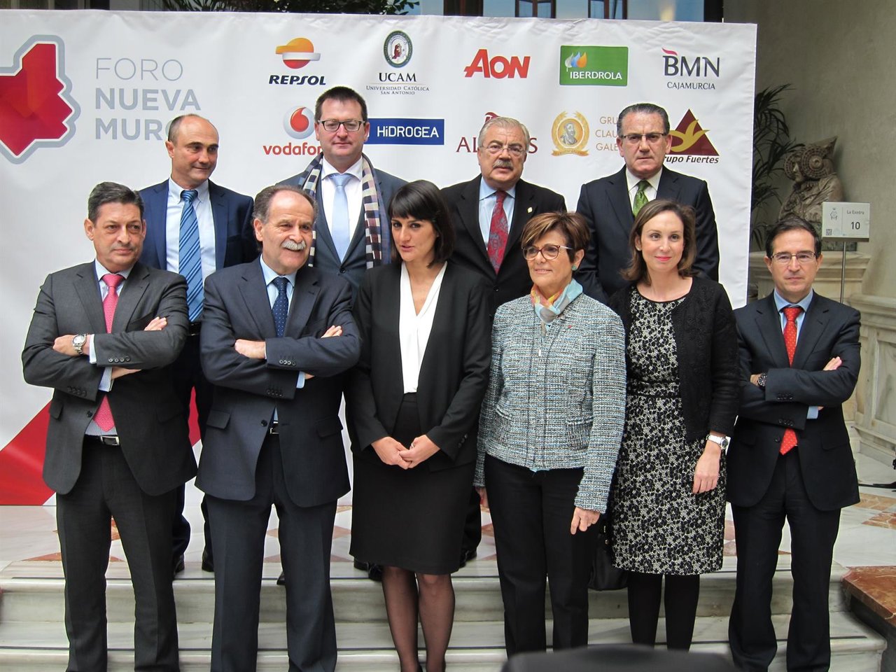 María González Veracruz, tercera por la izquierda en la primera fila