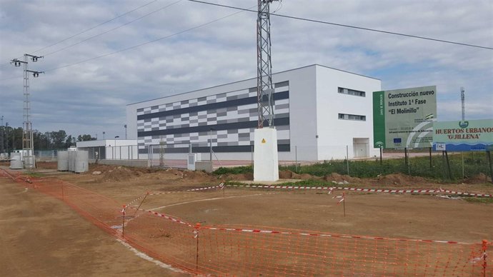 Accesos al nuevo instituto.