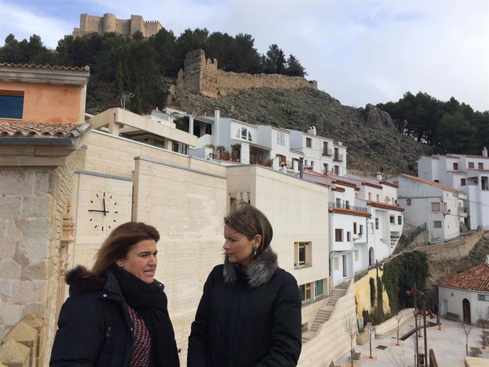 Ana Cobo (d), junto a Esperanza Chinchilla.