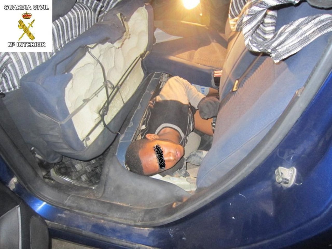 Inmigrante en un doble fondo en Melilla