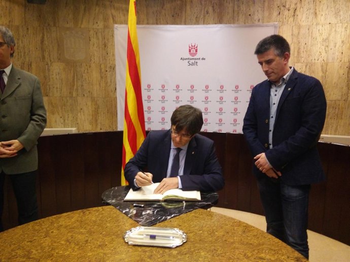 Puigdemont Visita Girona Y Se Reúne Con Alcaldes De La Zona