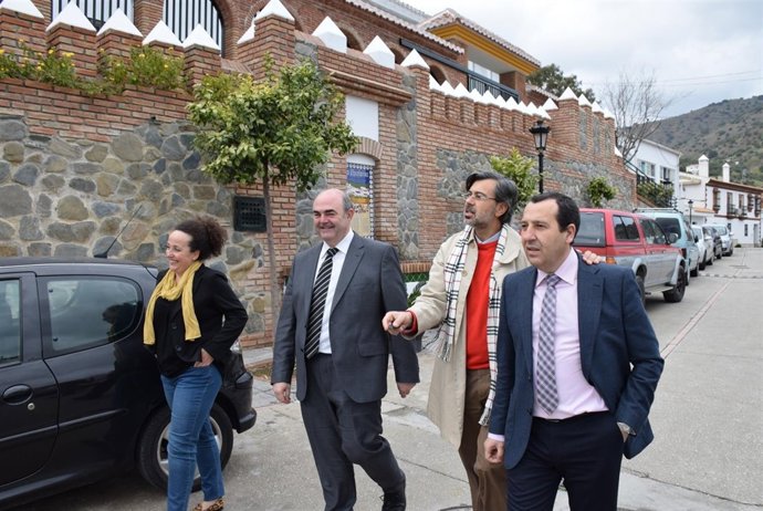 Ruiz Espejo visita en Totalán obras del PFEA 