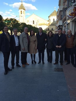 Durán (centro), con miembros del Comité Provincial del PSOE cordobés