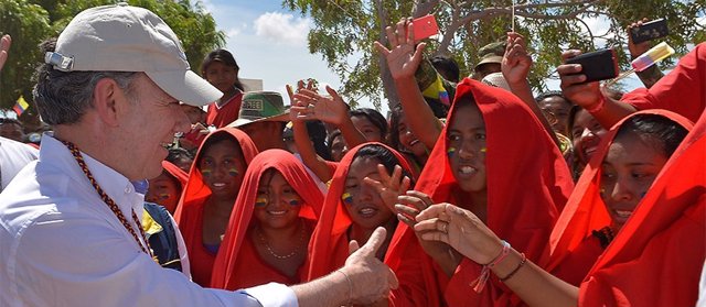 Juan Manuel Santos y una comunidad wayúu
