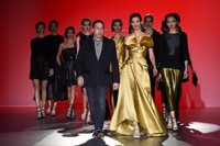 Joana Sanz, novia de Dani Alves, y Rocío Crusset, musas de Hannibal Laguna