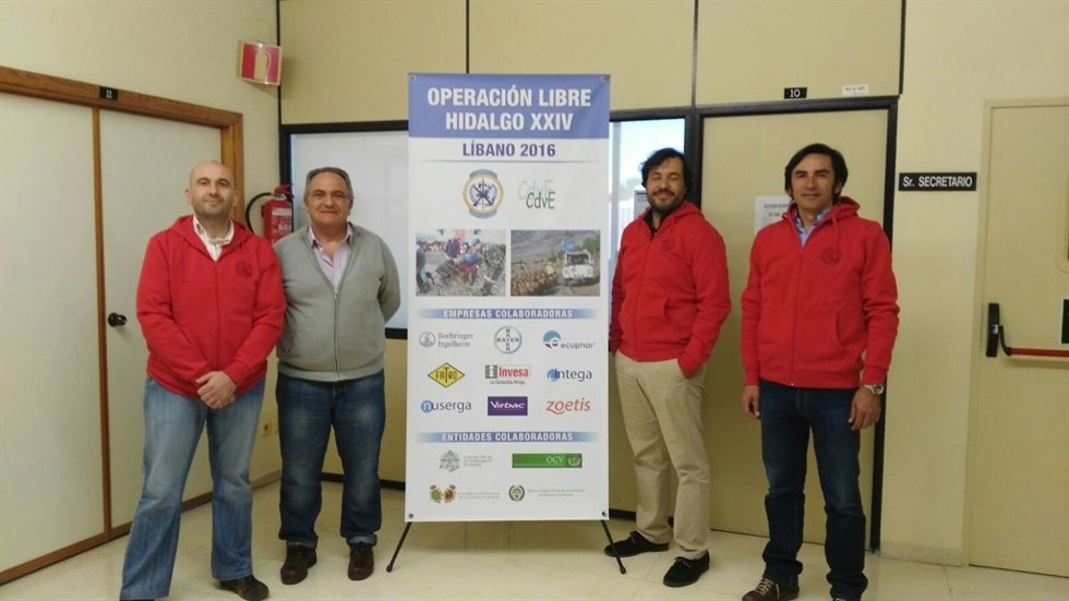 Los tres profesores que irán al Líbano, vestidos de rojo, con Antonio José Rouco