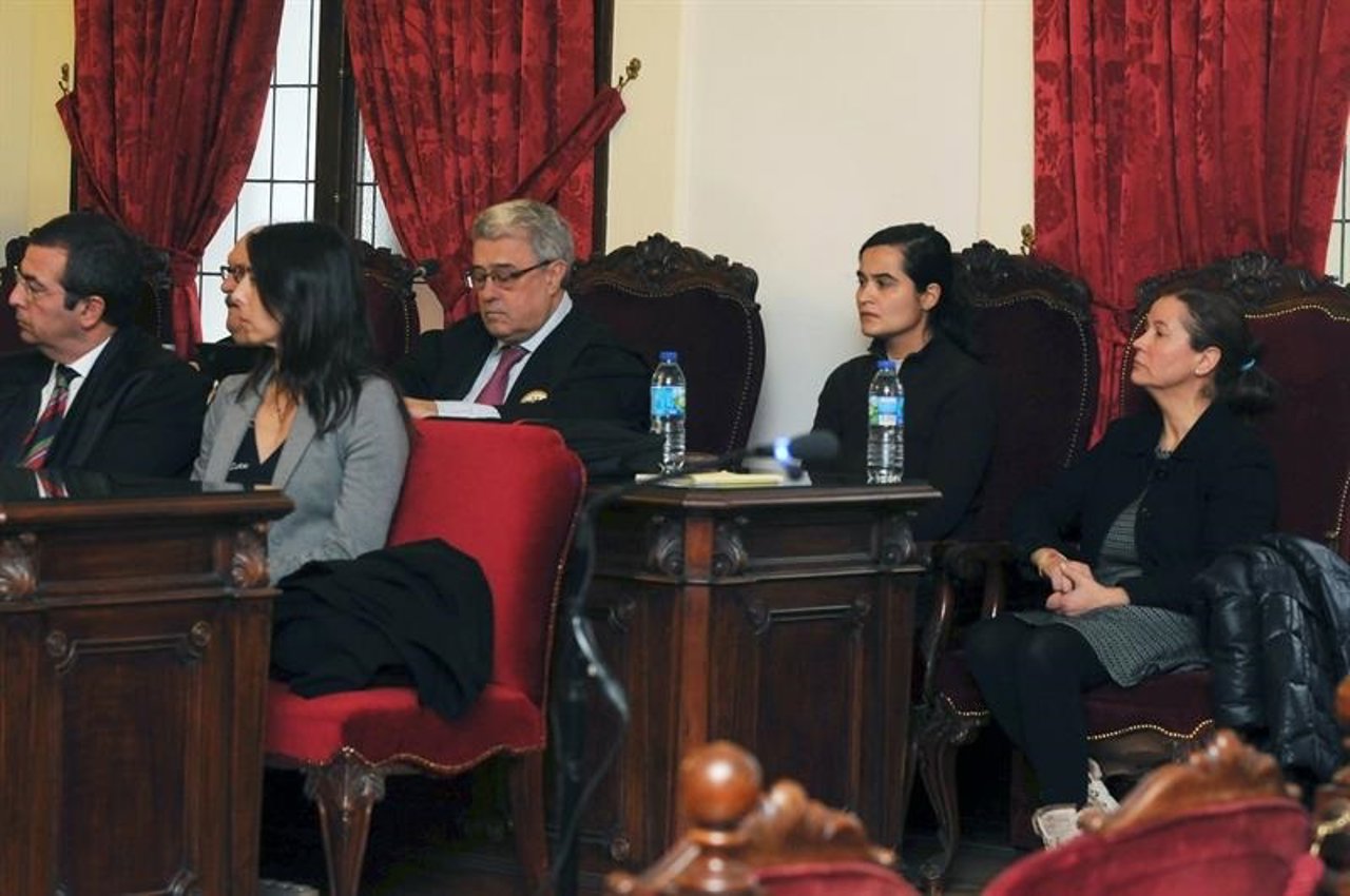 Las acusadas, en un momento del juicio.