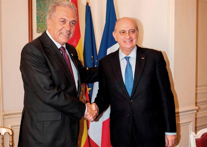 Fernández Díaz con Dimitris Avramopoulos