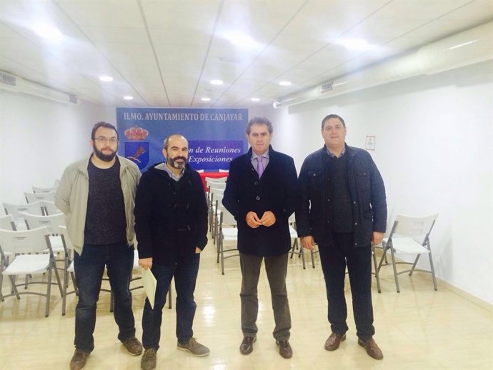 Antonio Torres ha visitado la Sala de Exposiciones de Canjáyar.