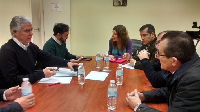 El portavoz adjunto del PSOE en el Senado, Francisco Menacho, en una reunión