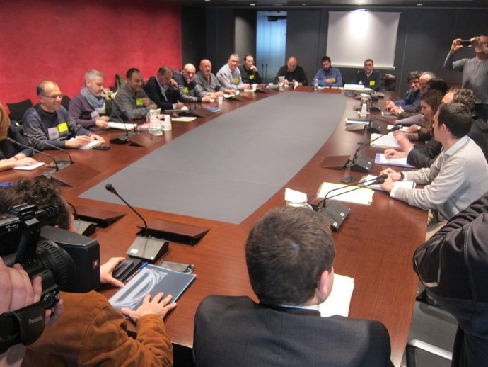 Reunión entre trabajadores del Metro y TMB