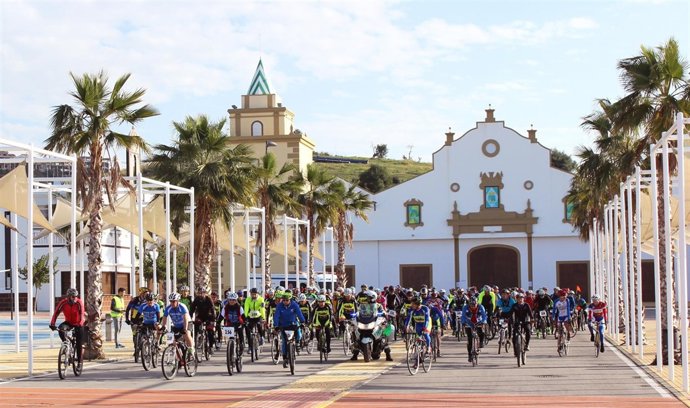 Marcha cicloturista en Estepona 