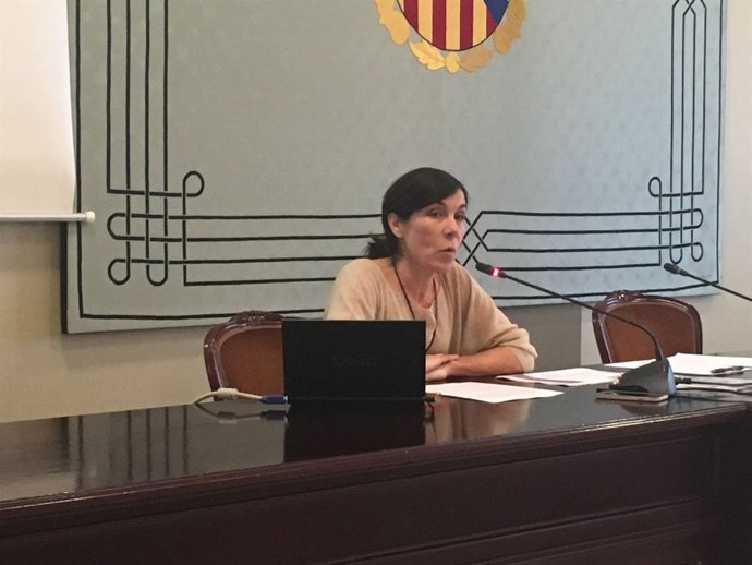 Pilar Carbonell en el Parlament