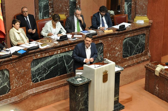 Miguel Sánchez durante una intervención en la Asamblea Regional