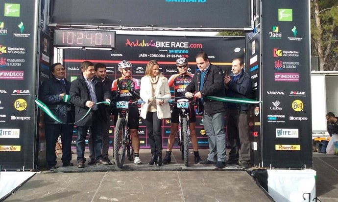 Inicio de la Andalucía Bike Race en Martos (Jaén)