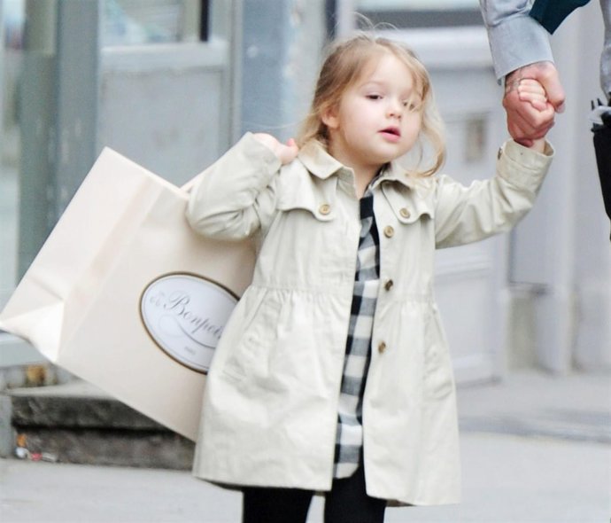 David Beckham y Harper Beckham de compras en LondresHARPER BECKHAM - ALX7NR09.MA