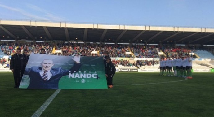 Minuto de silencio y homenaje a Nando Yosu