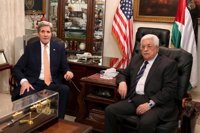 Kerry llama a la calma durante un encuentro con Abbas en Amán