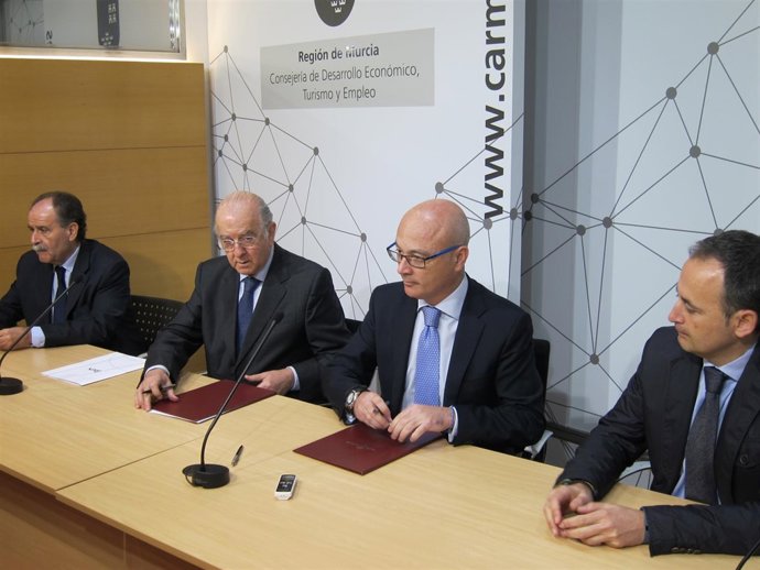  Carlos Egea, Segundo Por La Izquierda, Junto A Juan Hernández