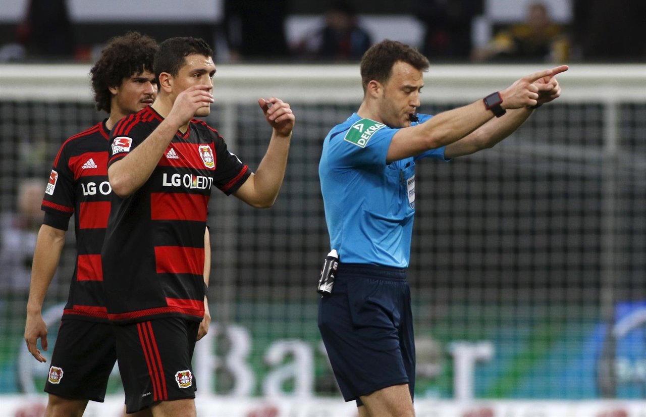 Bayer Leverkusen v Borussia Dortmund - German Bundesliga