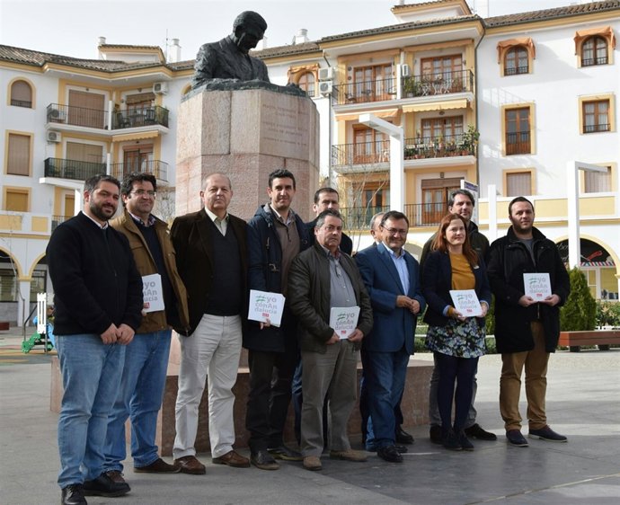 Heredia (PSOE) junto alcaldes en Antequera (Málaga)