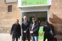 El concejal Navarro inaugura el stand informativo de la Semana de la Huerta