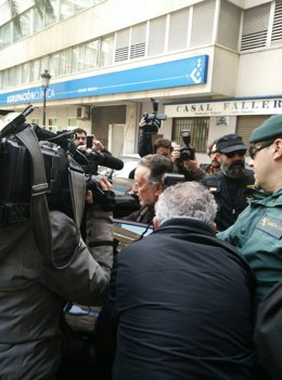 Grau sale de su vivienda