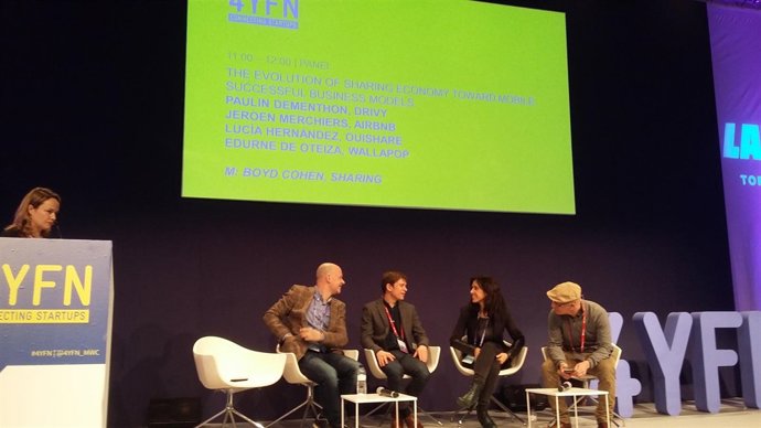 J.Merchiers (Airbnb), P.Dementhon (Drivy) y E.De Oteiza (Wallapop) y moderador