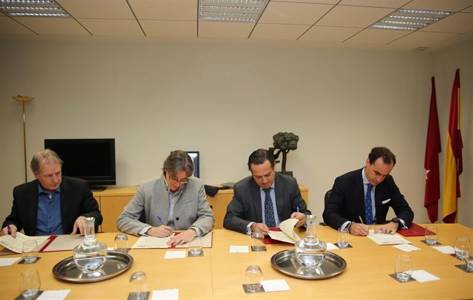 Marta Higueras y Juan Pablo Lázaro