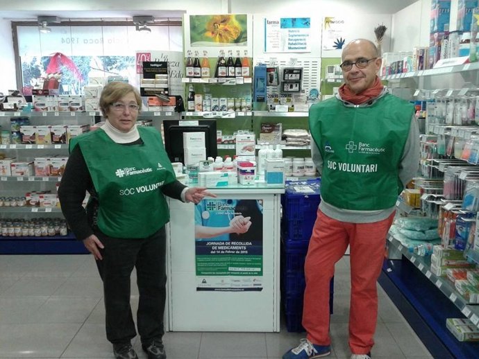 Voluntarios de Banc Farmacèutic en la campaña de recogida