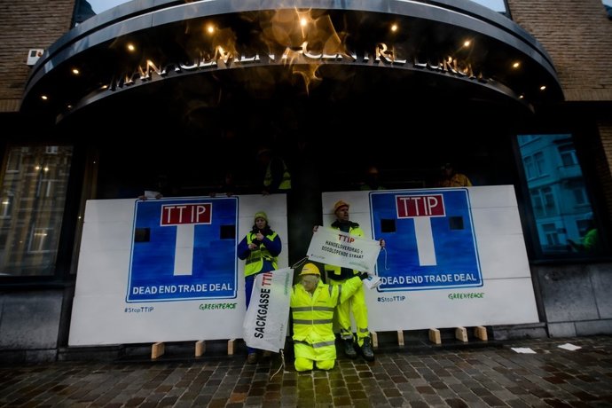Protestas de ecologistas durante negociaciones TTIP
