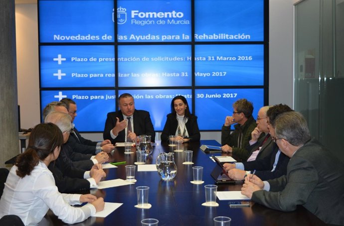 Bernabé y Nuria Fuentes durante la reunión