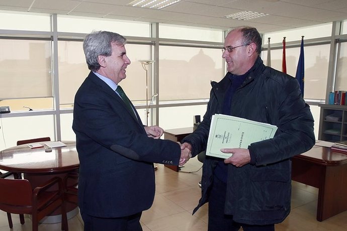 De la Sierra se reúne con el alcalde de Arredondo