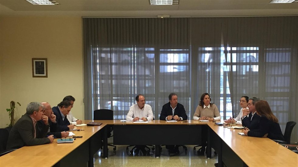 Reunión con el sector agrario para evaluar los da ños provocados por las heladas