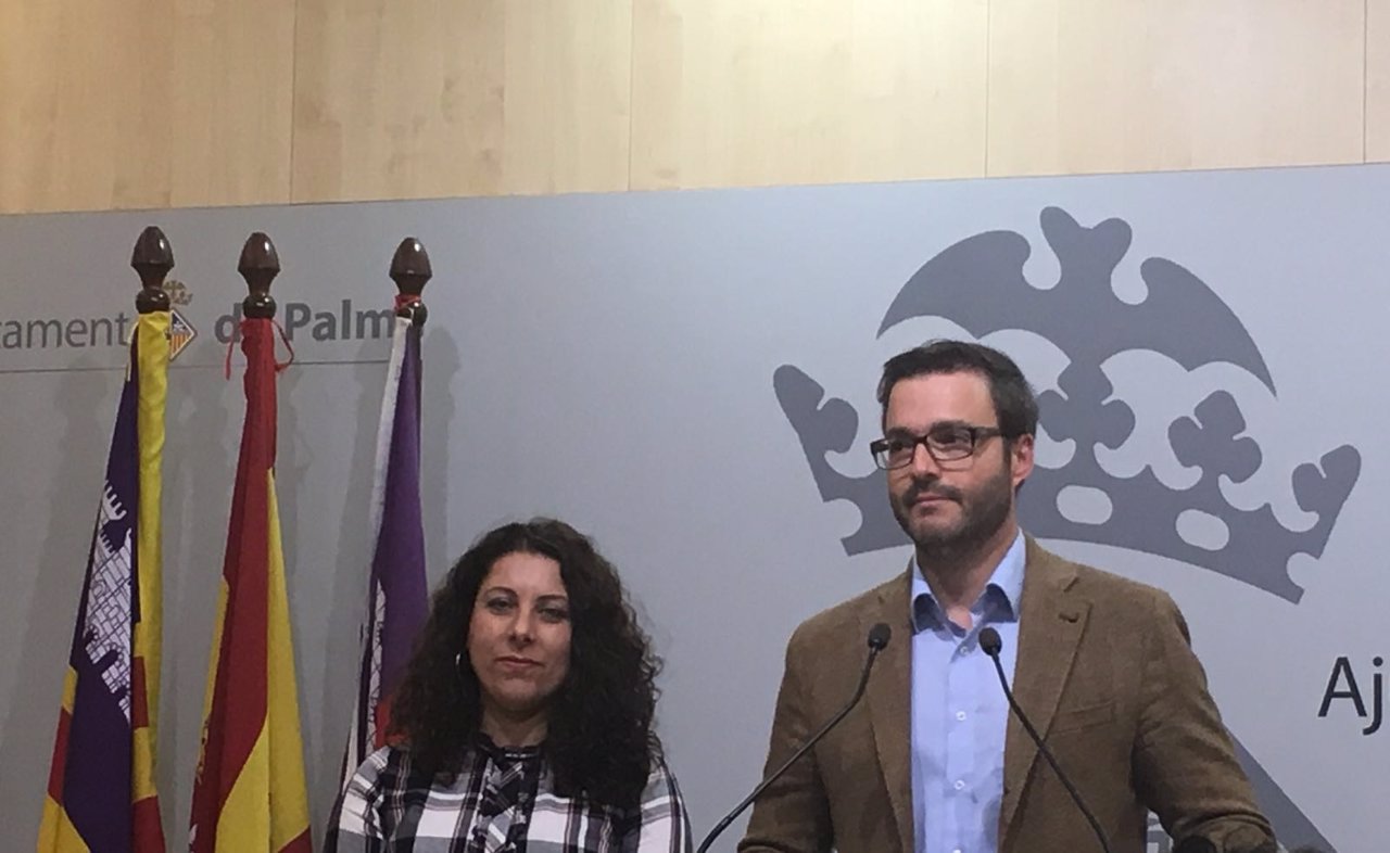 Angélica Pastor y José Hila en rueda de prensa