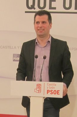 El secretario geenral del PSCL y portavoz en las Cortes. Luis Tudanca