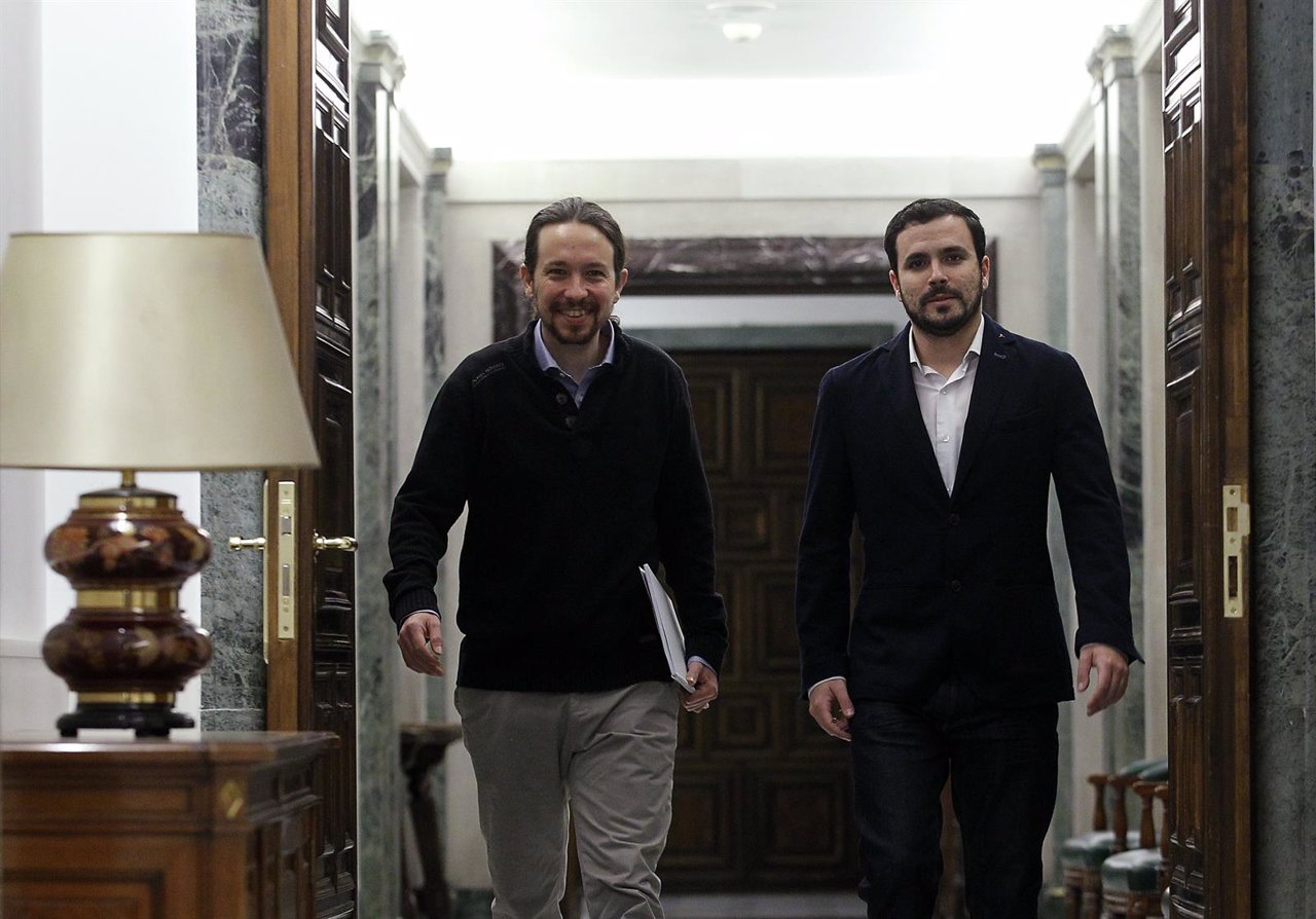 Pablo Iglesias y Alberto Garzón se reúnen en el Congreso