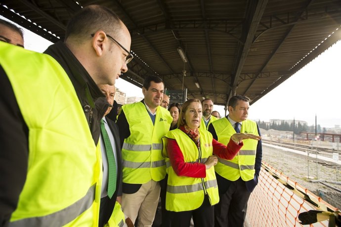 La ministra de Fomento, Ana Pastor, visita unas obras